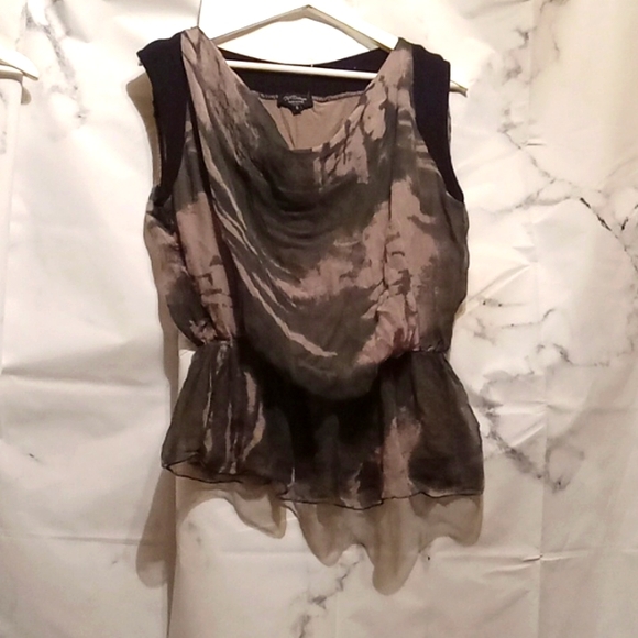 H Trend Tops - H Trend beautiful gray and black top size Small 💙💙💙